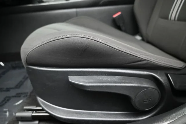 Used 2025 White Hyundai SEL Convenience image 20