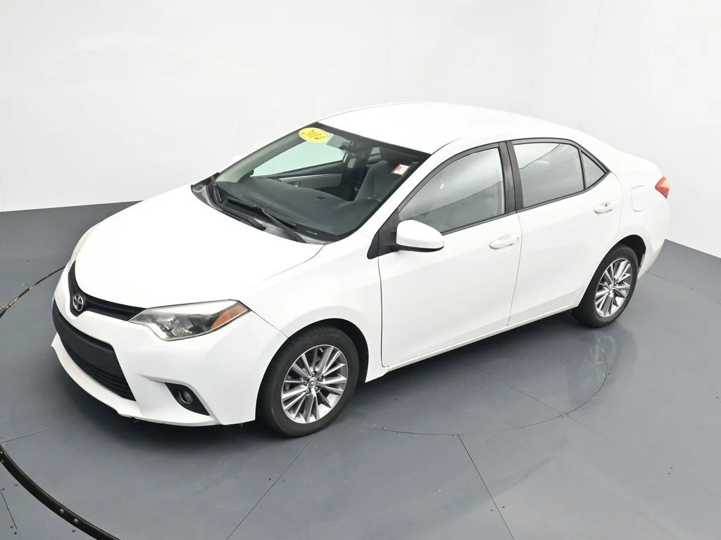 Used 2014 White Toyota LE Plus image 22