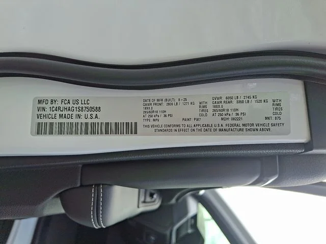 New 2025 White/off-white Jeep Laredo image 20