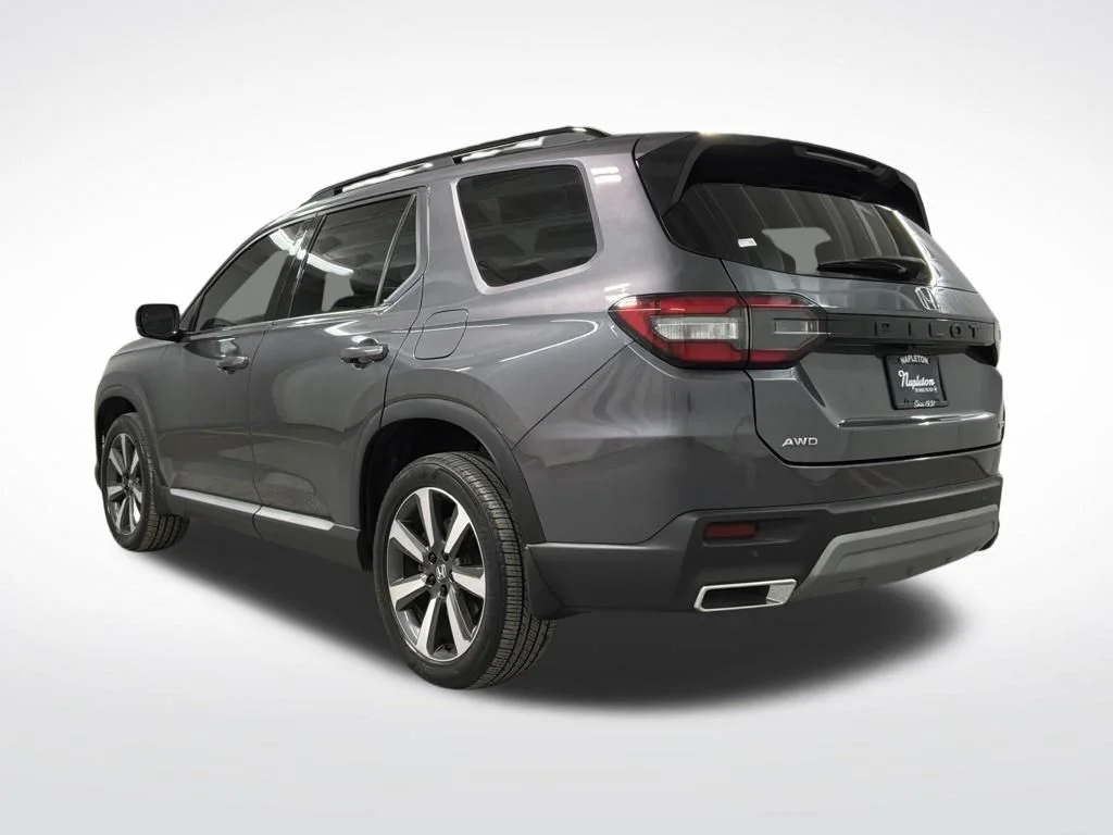 Used 2024 Modern Steel Metallic Honda Touring image 2