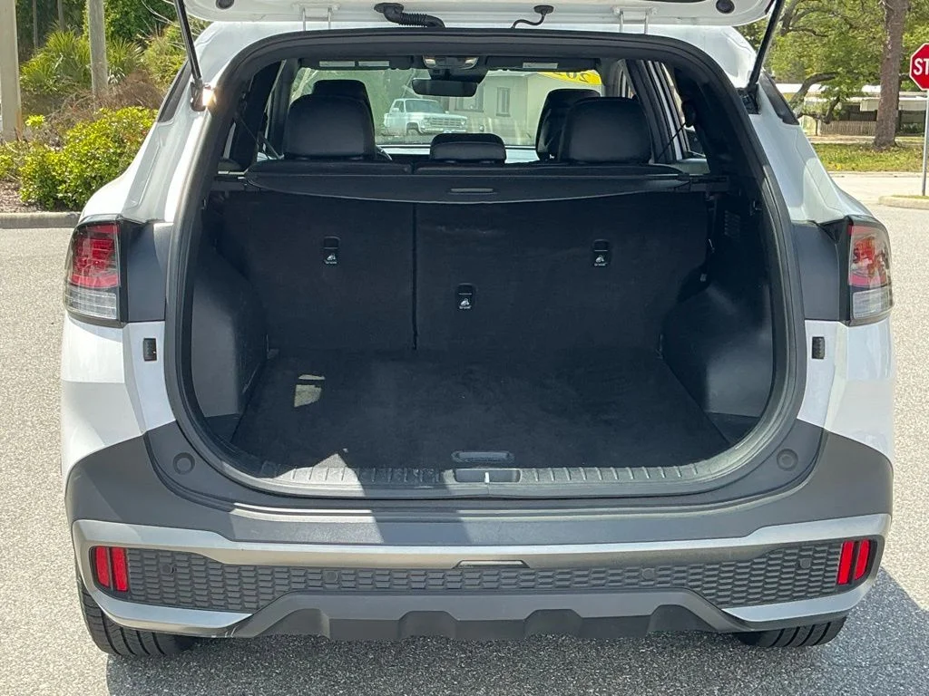 Used 2023 White Kia X-Line image 19
