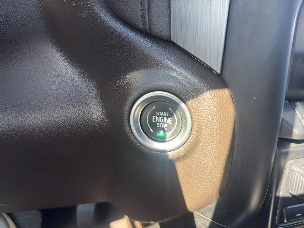 Used 2021 White GMC Denali image 25