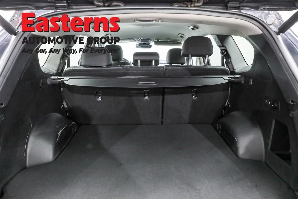 Used 2022 Gray Hyundai SEL image 9