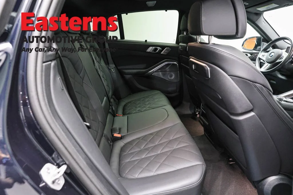 Used 2025 Black BMW M60i image 25