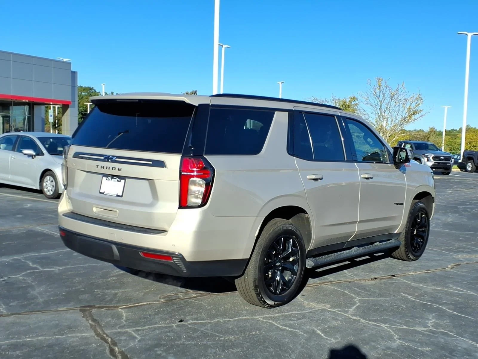 Used 2022 Empire Beige Metallic Chevrolet Z71 image 2