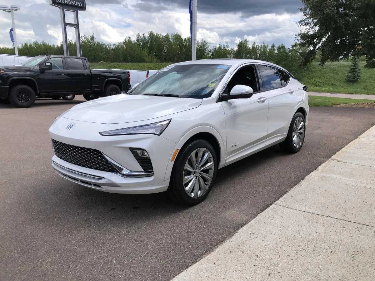 Used 2024 White Buick FWD 4dr Avenir image 4