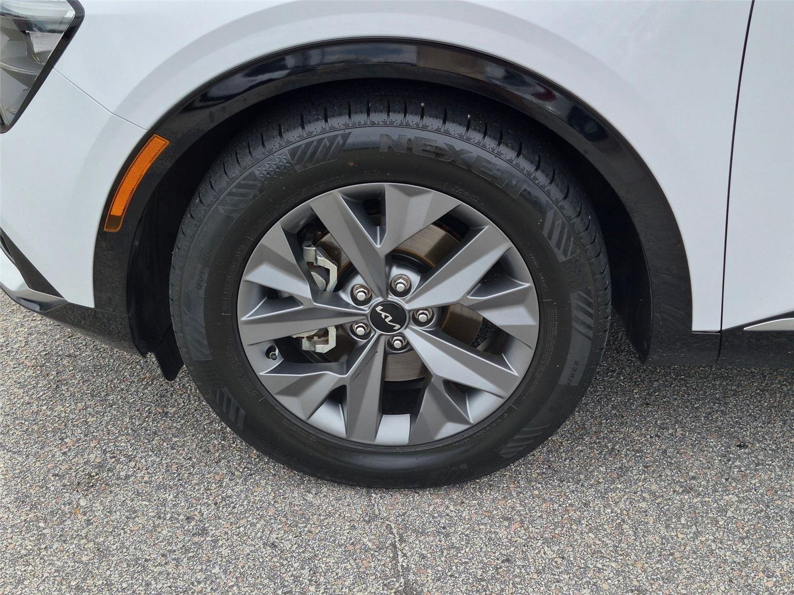 Used 2023 Glacial White Pearl Kia SX image 10