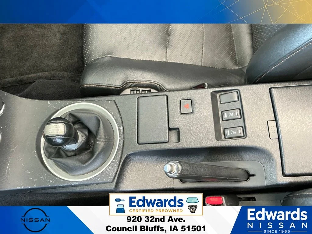 Used 2005 Red Nissan Grand Touring image 24