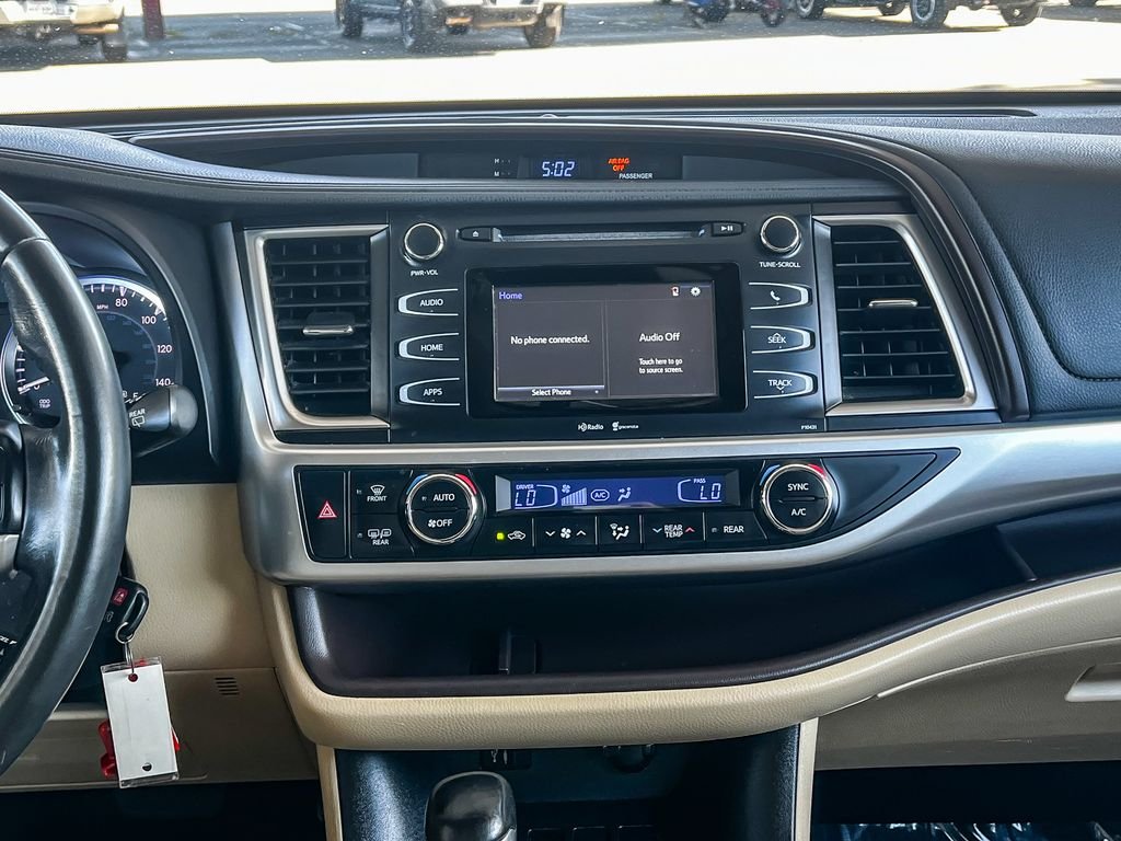 Used 2015 Blizzard Pearl Toyota LE Plus V6 image 13