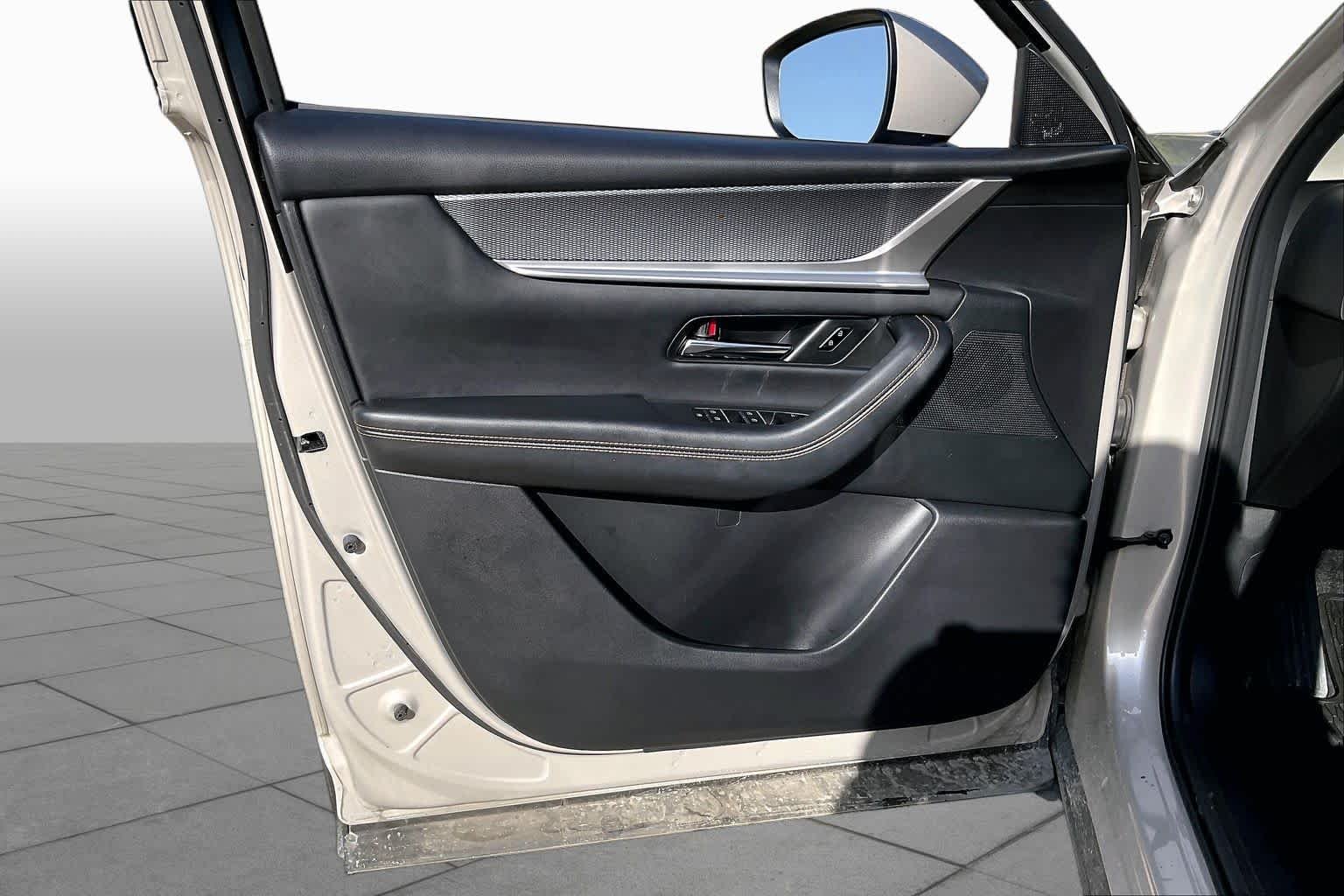 Used 2025 Platinum Quartz Mazda Preferred Package image 21