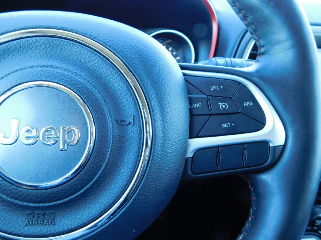 Used 2018 Laser Blue Jeep Trailhawk image 29