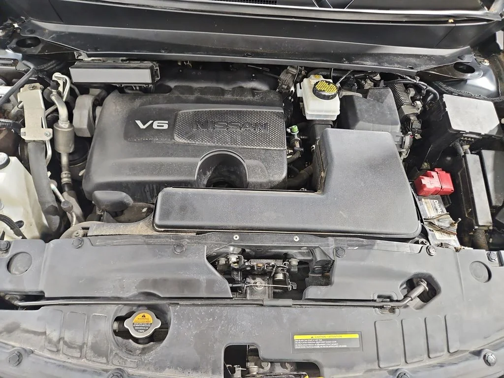 Used 2018 Green Nissan SL image 22