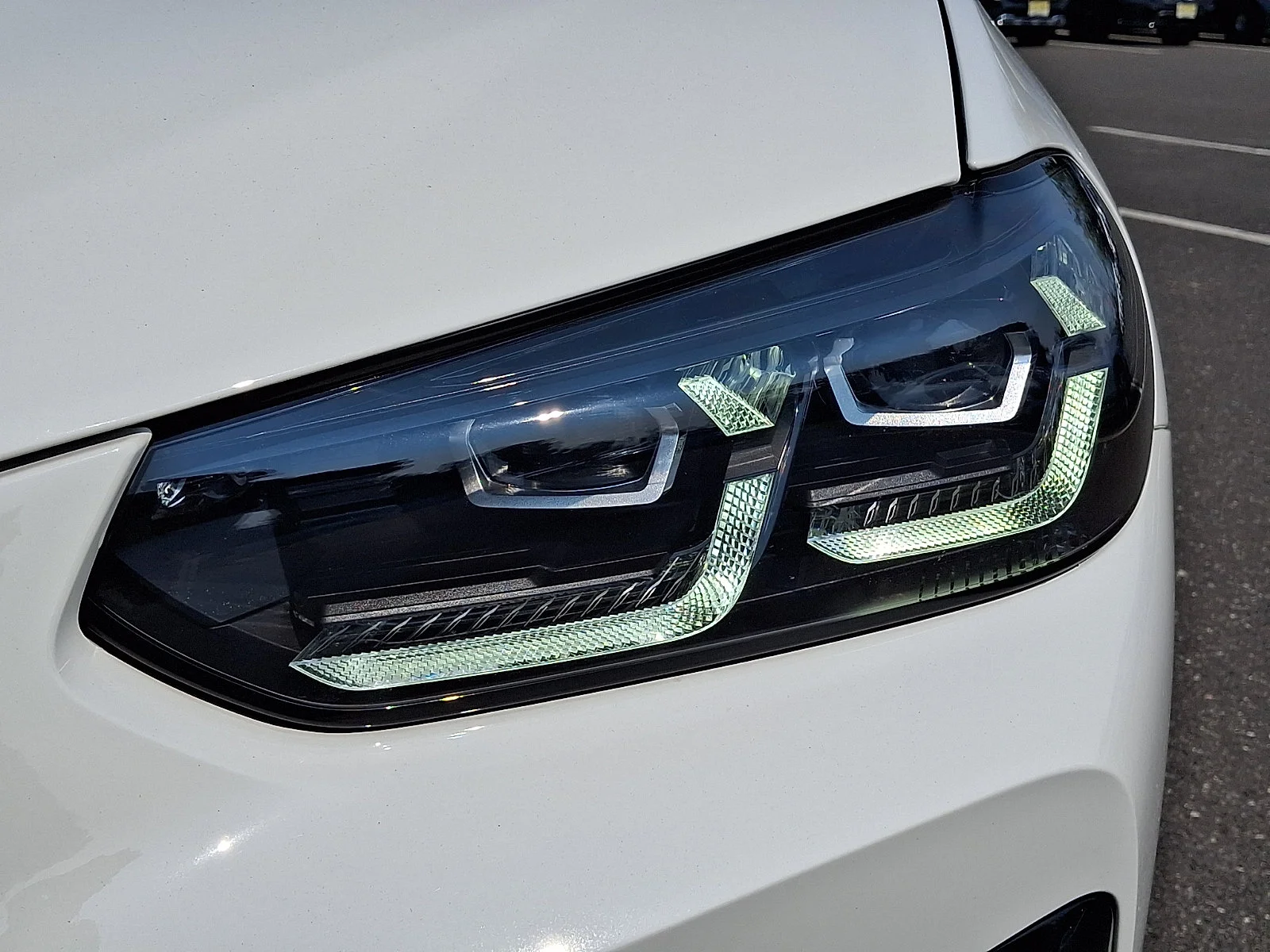 Used 2025 Alpine White BMW xDrive30i image 9