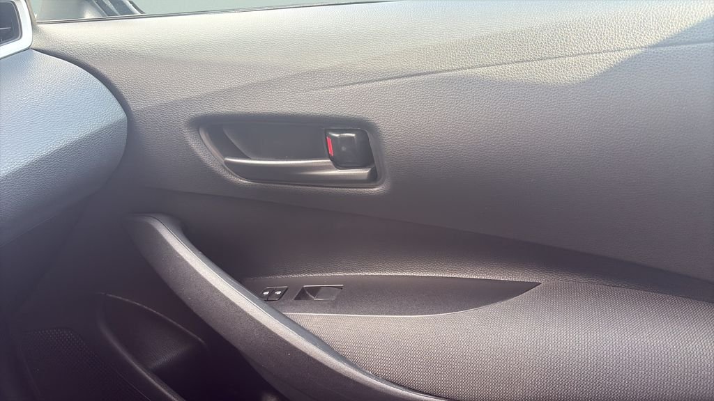Used 2025  Toyota LE image 16