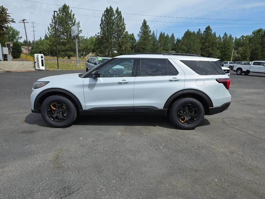 New 2026 Space White Metallic Ford Tremor® image 11