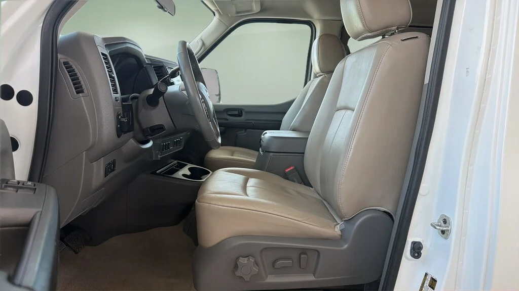 Used 2019 Pearl White Tricoat Nissan SL V8 image 17