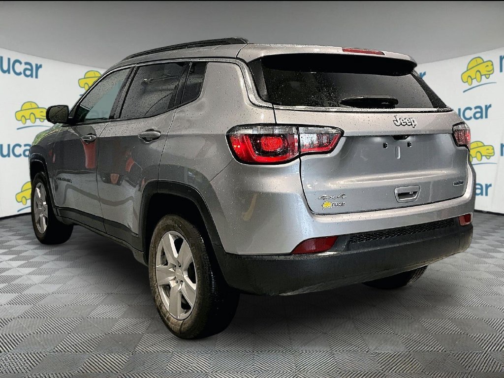 Used 2022 Silver Jeep Latitude image 4