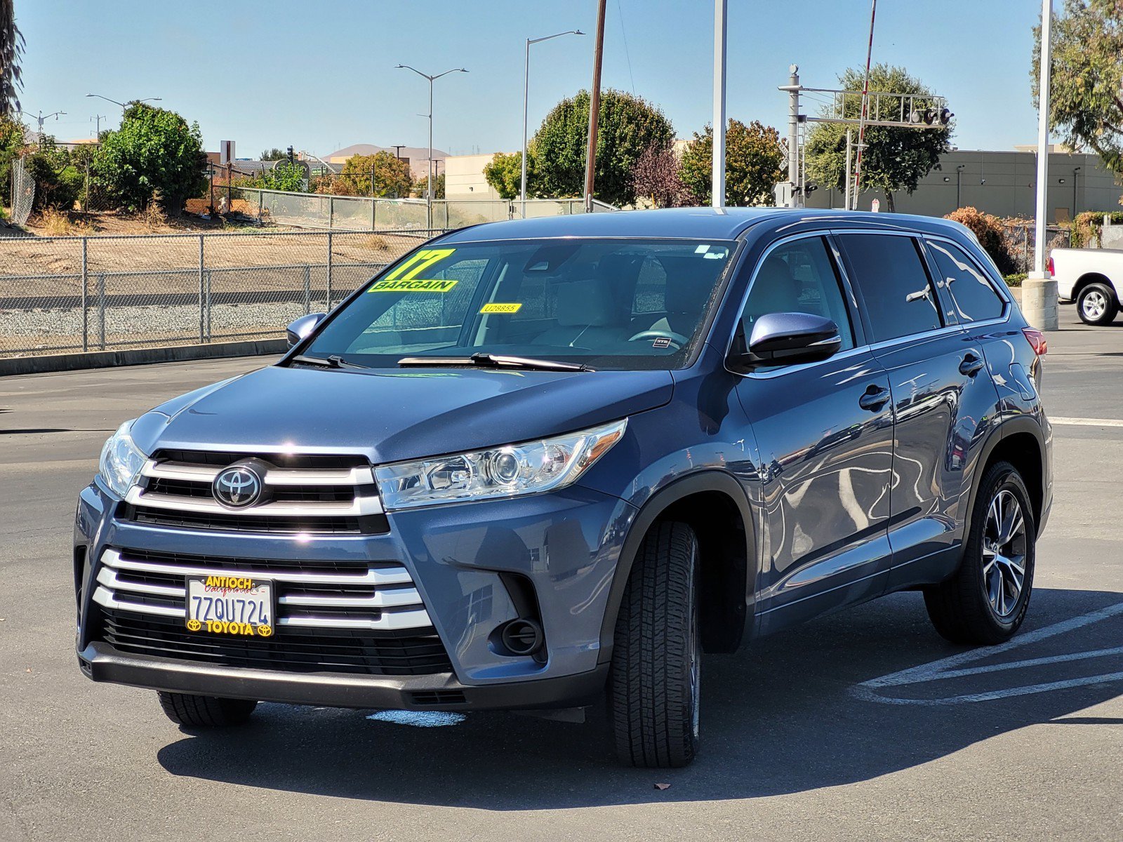 Used 2017  Toyota LE image 8