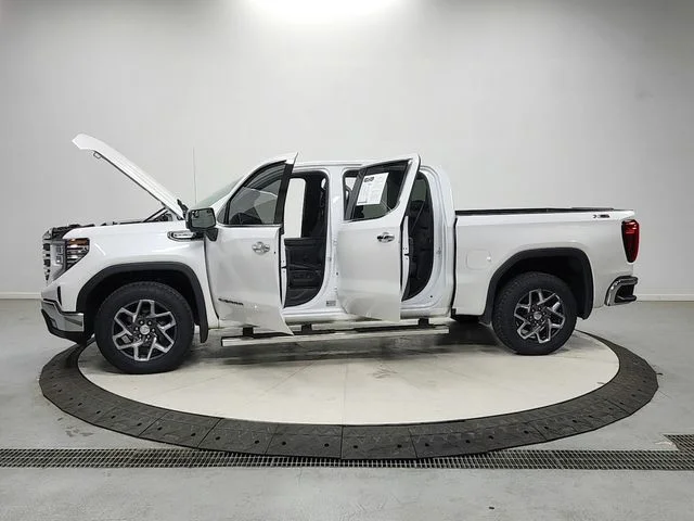 Used 2023 White GMC SLT image 12