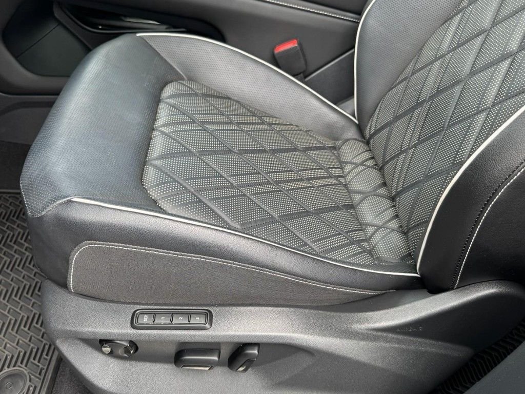 Used 2024 Gray Volkswagen 2.0T SEL Premium R-Line image 17