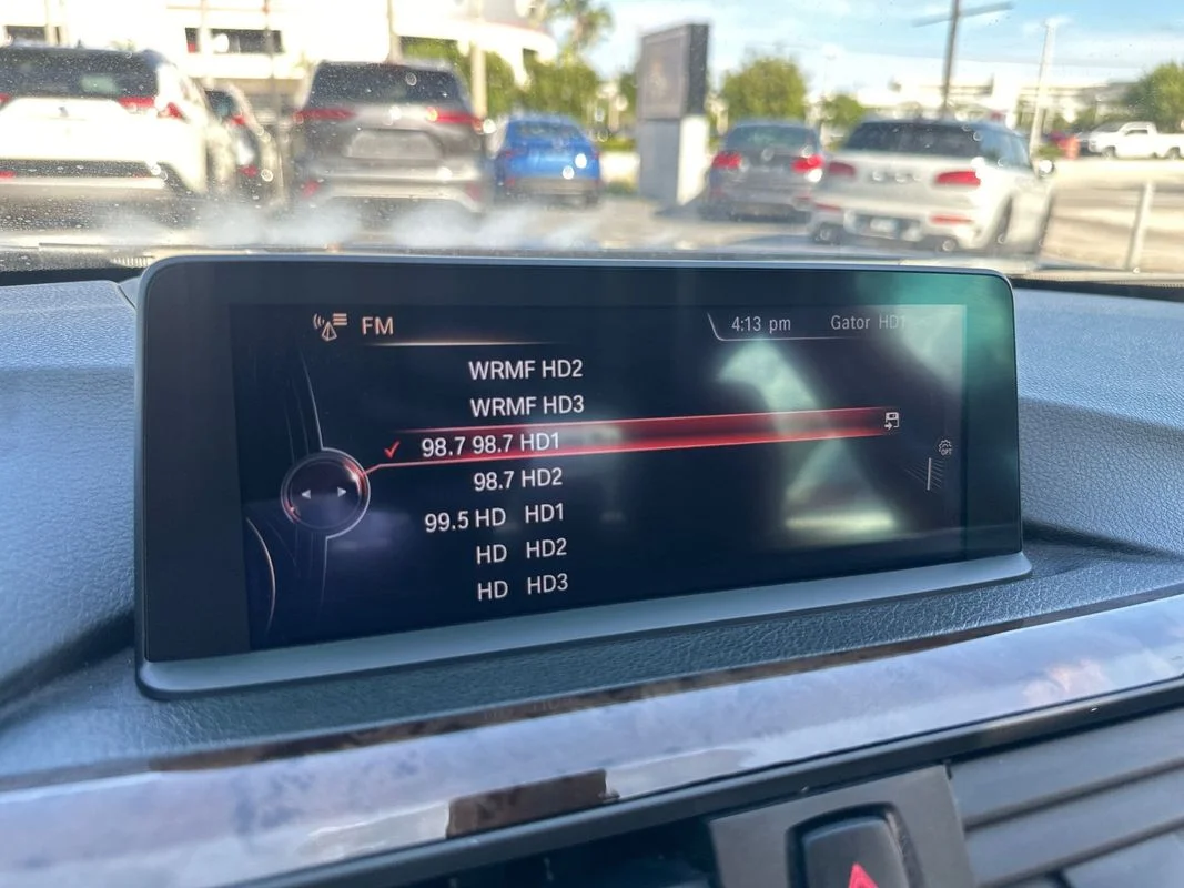 Used 2014  BMW xDrive image 21