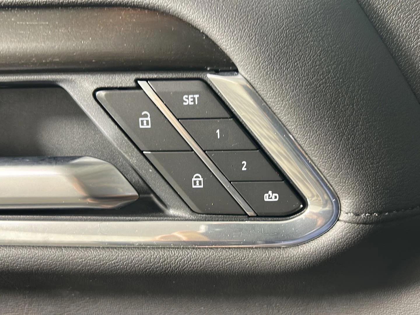 Used 2025 Onyx Black GMC Denali image 21