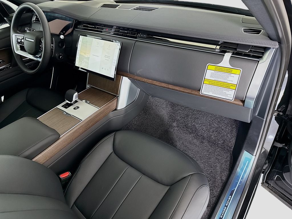 New 2026 Santorini Black Land Rover SE image 17