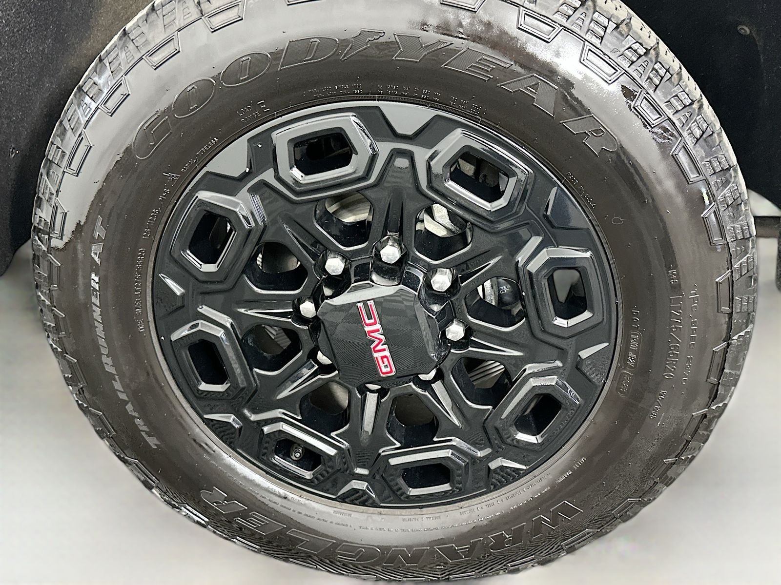Used 2022 Summit White GMC AT4 image 32