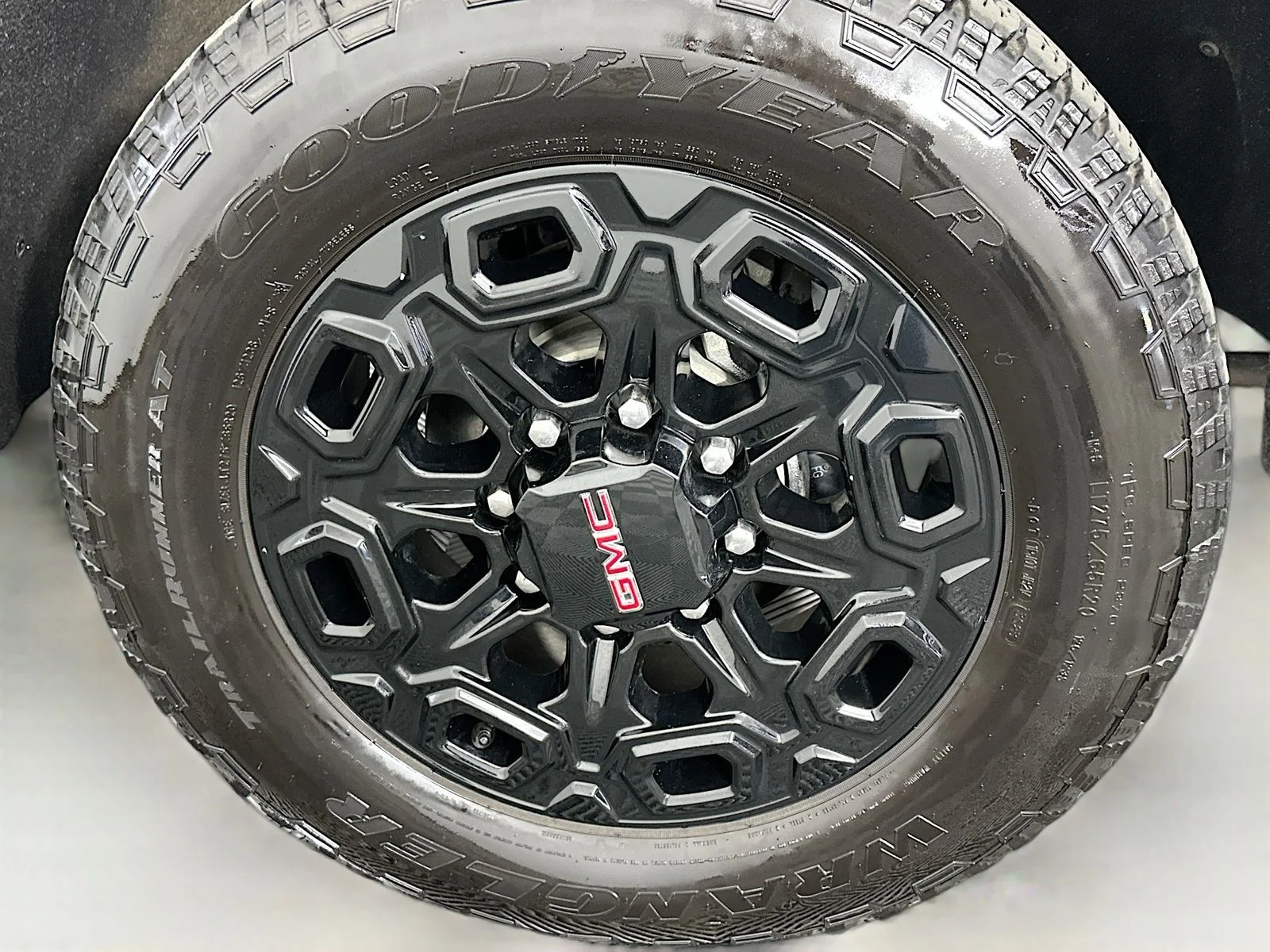 Used 2022 Summit White GMC AT4 image 32