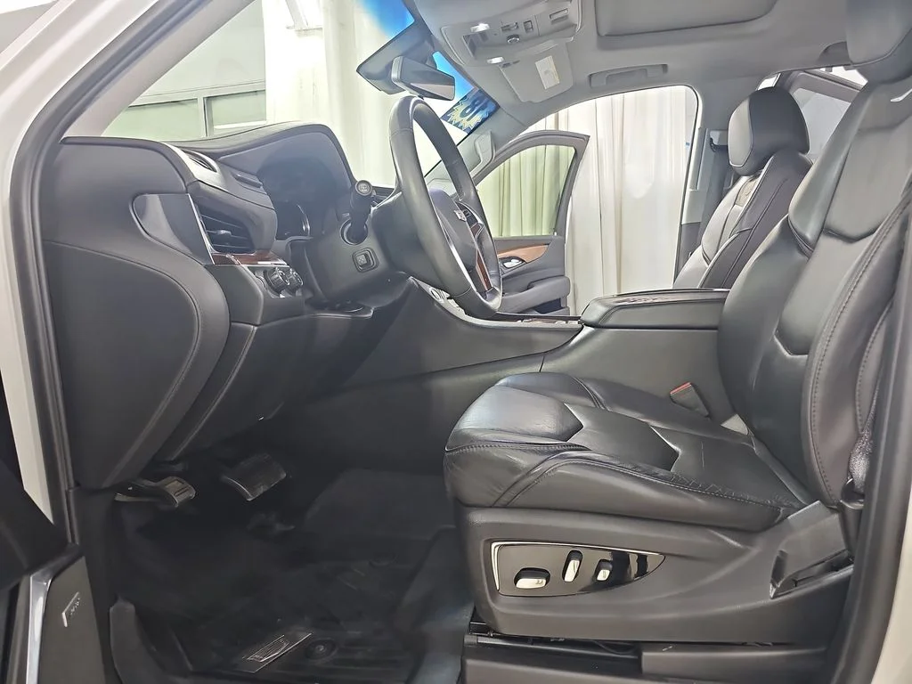 Used 2018 White Cadillac Luxury image 21