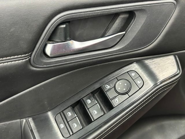 Used 2022 Red Nissan SV image 16