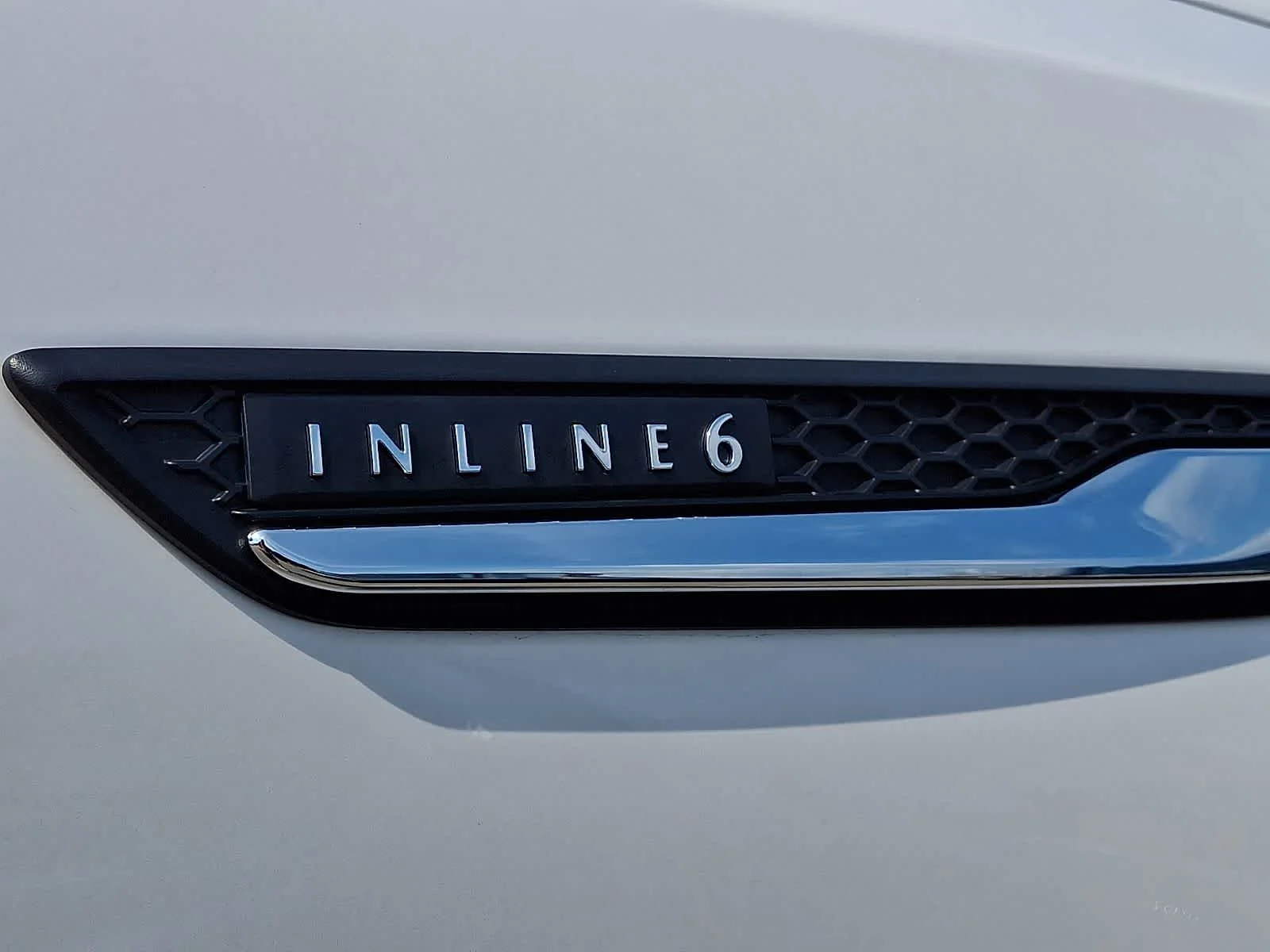 Used 2025 Rhodium White Premium Mazda Preferred Package image 35