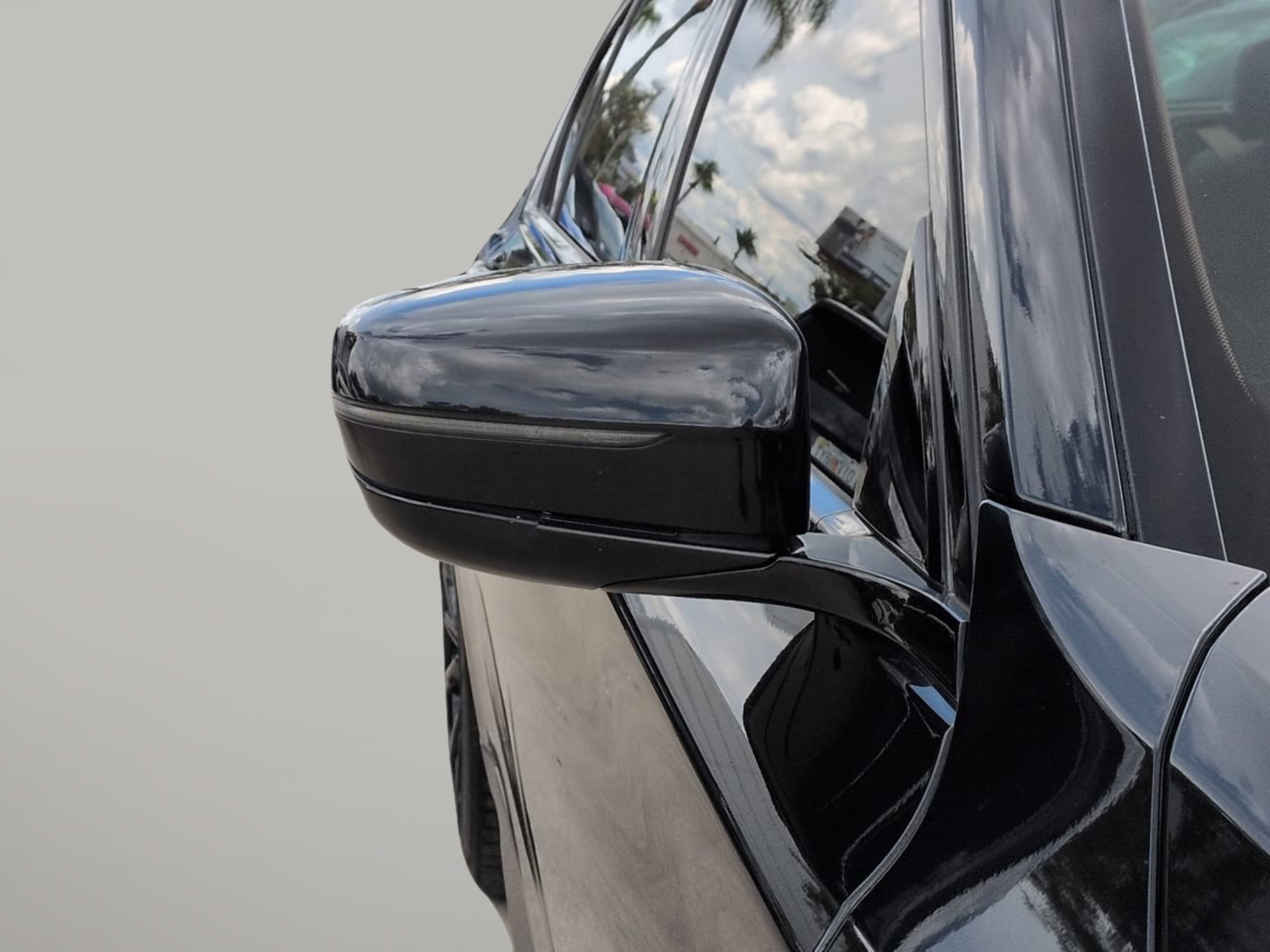 Used 2021 Black Sapphire Metallic BMW 750i xDrive image 31