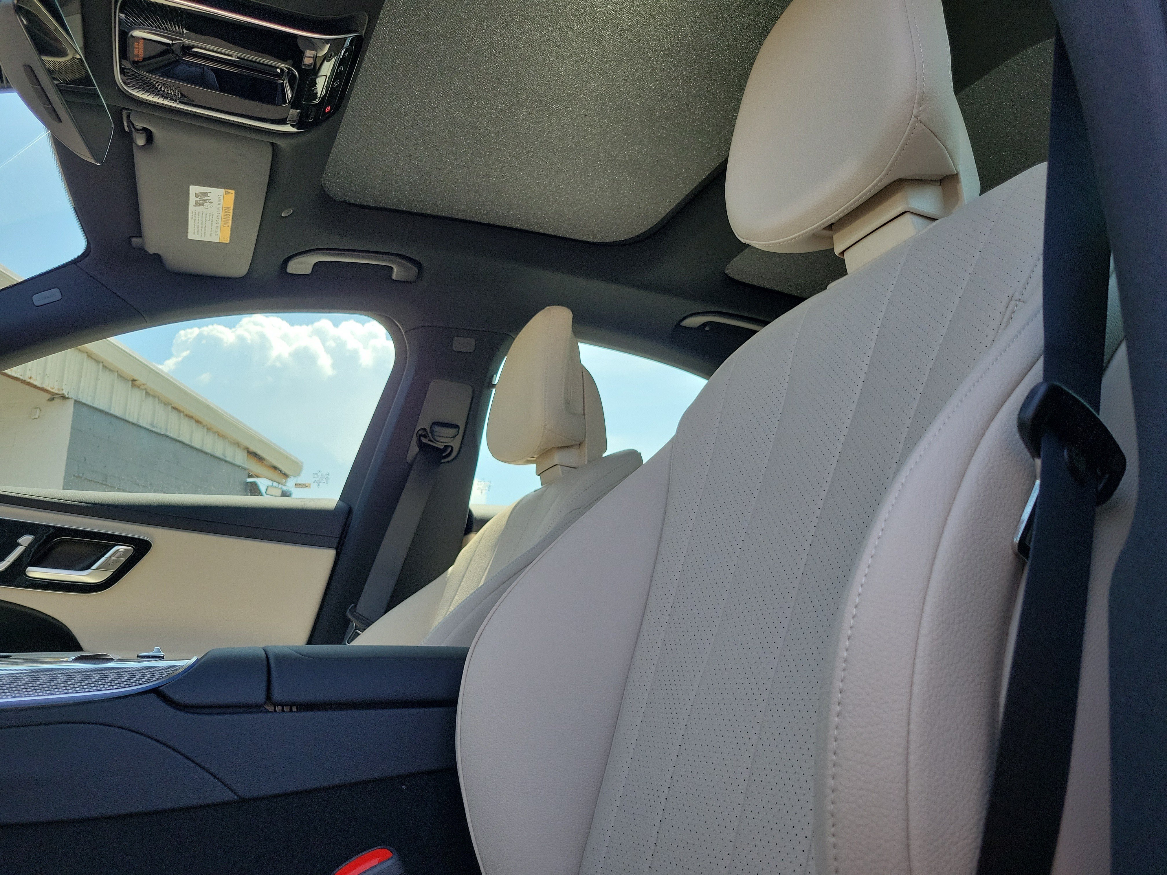 New 2026 MANUFAKTUR Moonlight White Metallic Mercedes-Benz E 350 image 52