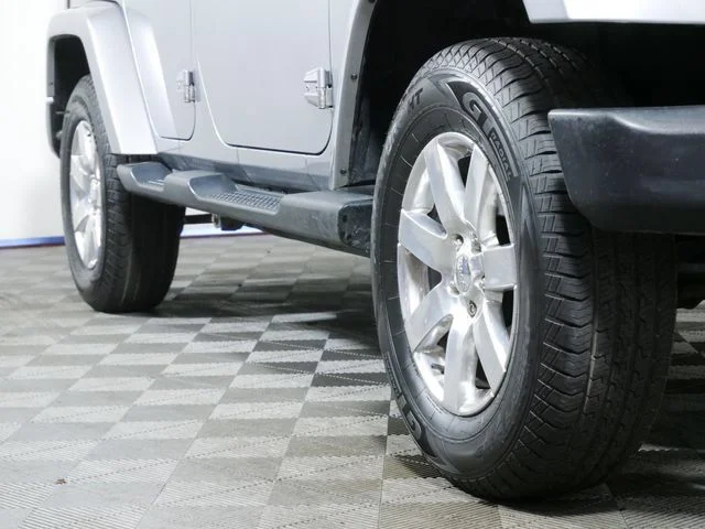 Used 2016 Silver Jeep Unlimited Sahara image 8