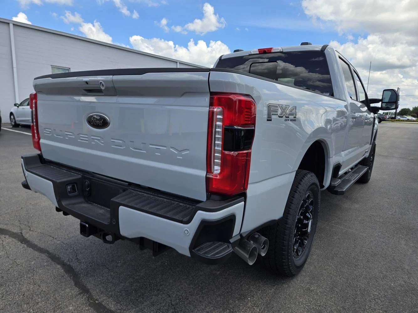 New 2026 Avalanche Ford XLT image 3