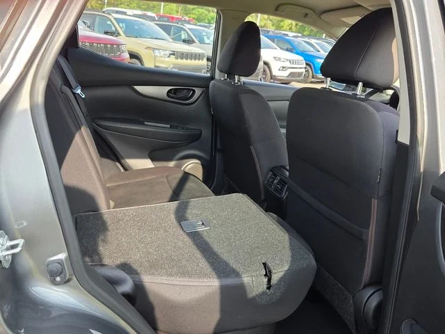 Used 2018 Gray Nissan S image 14