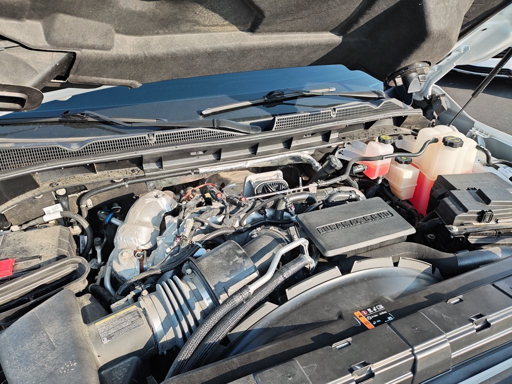 Used 2025 White GMC SLT image 25