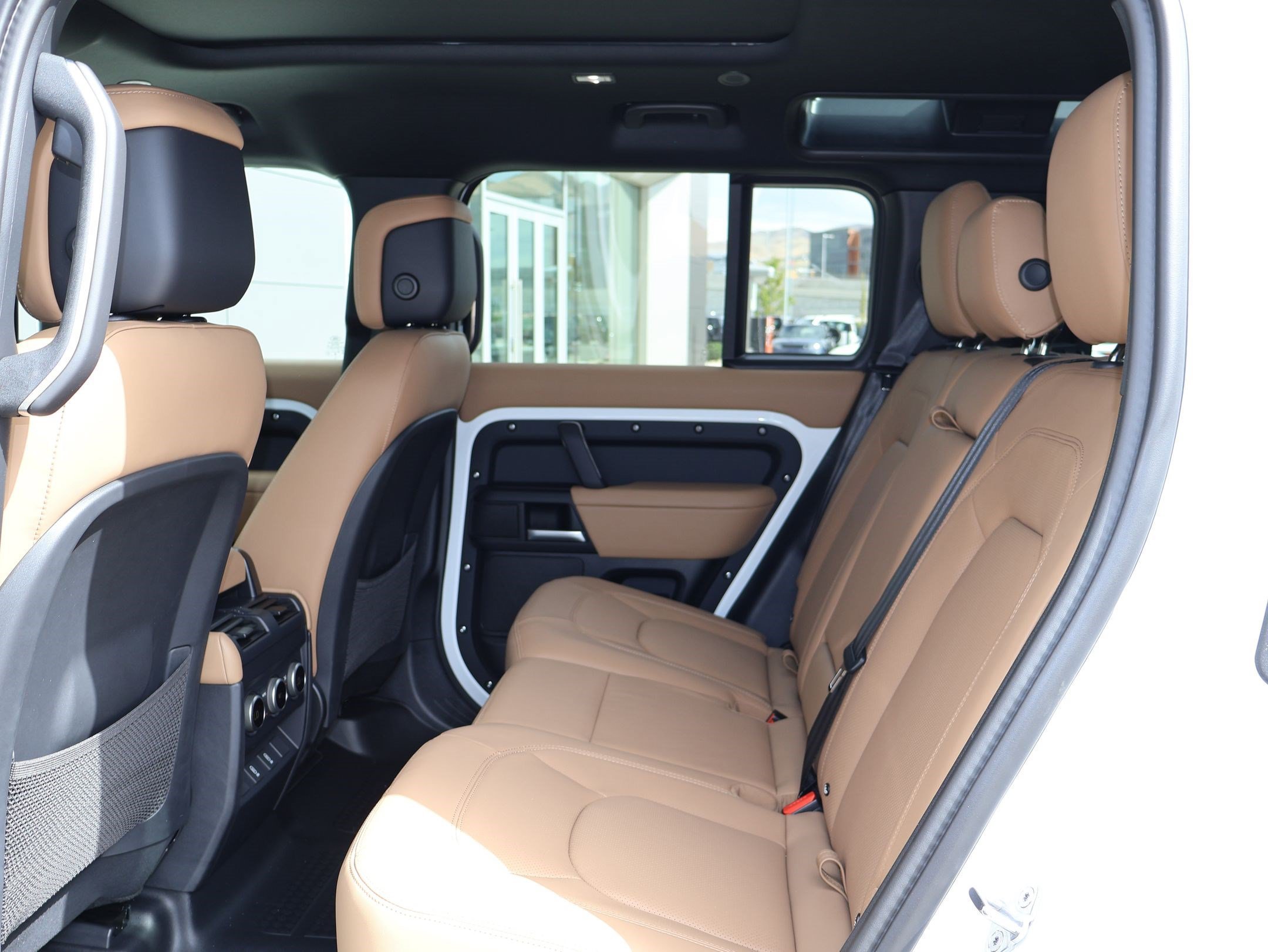 New 2026 Fuji White LAND ROVER P300 S image 16