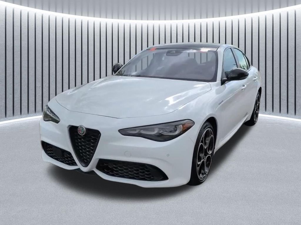 Used 2024 White Alfa Romeo Veloce image 21