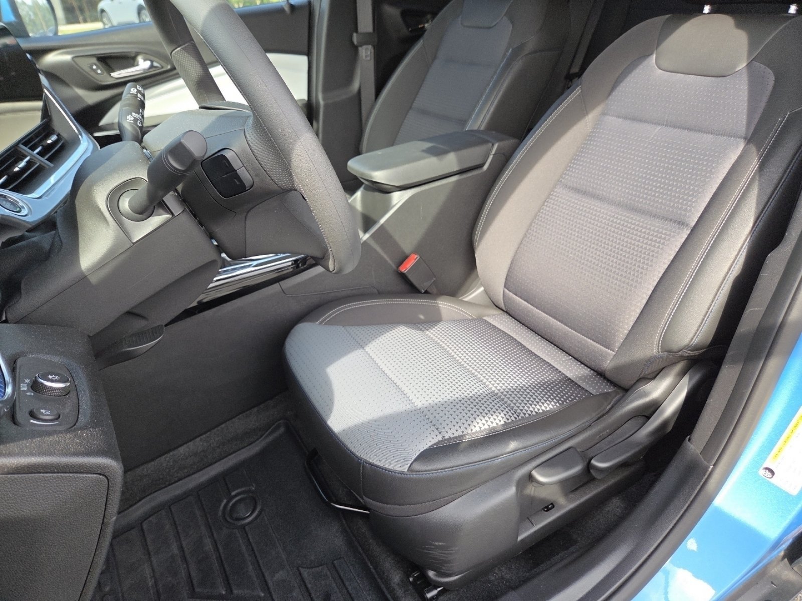 Used 2025 Marina Blue Metallic Chevrolet LT image 25
