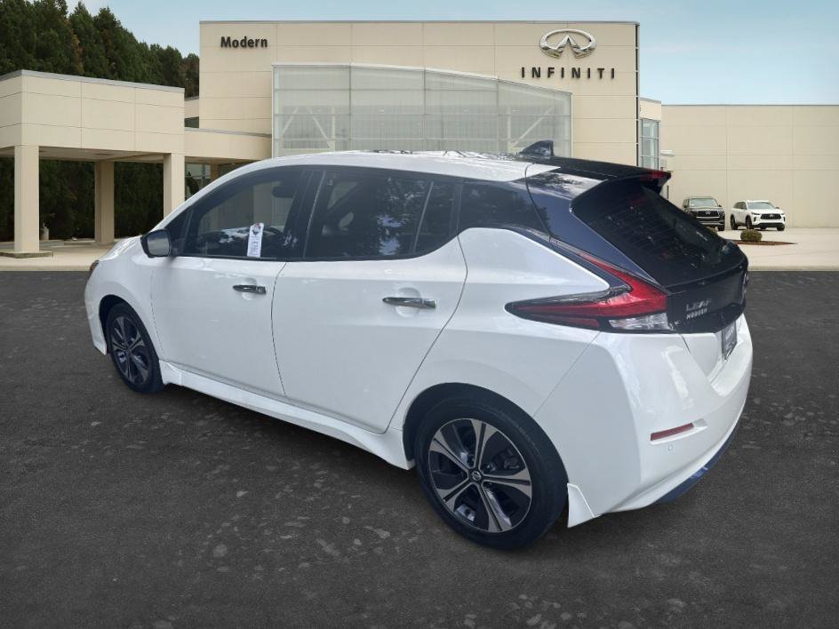 Used 2022 Super Black/Pearl White Nissan SL PLUS image 6