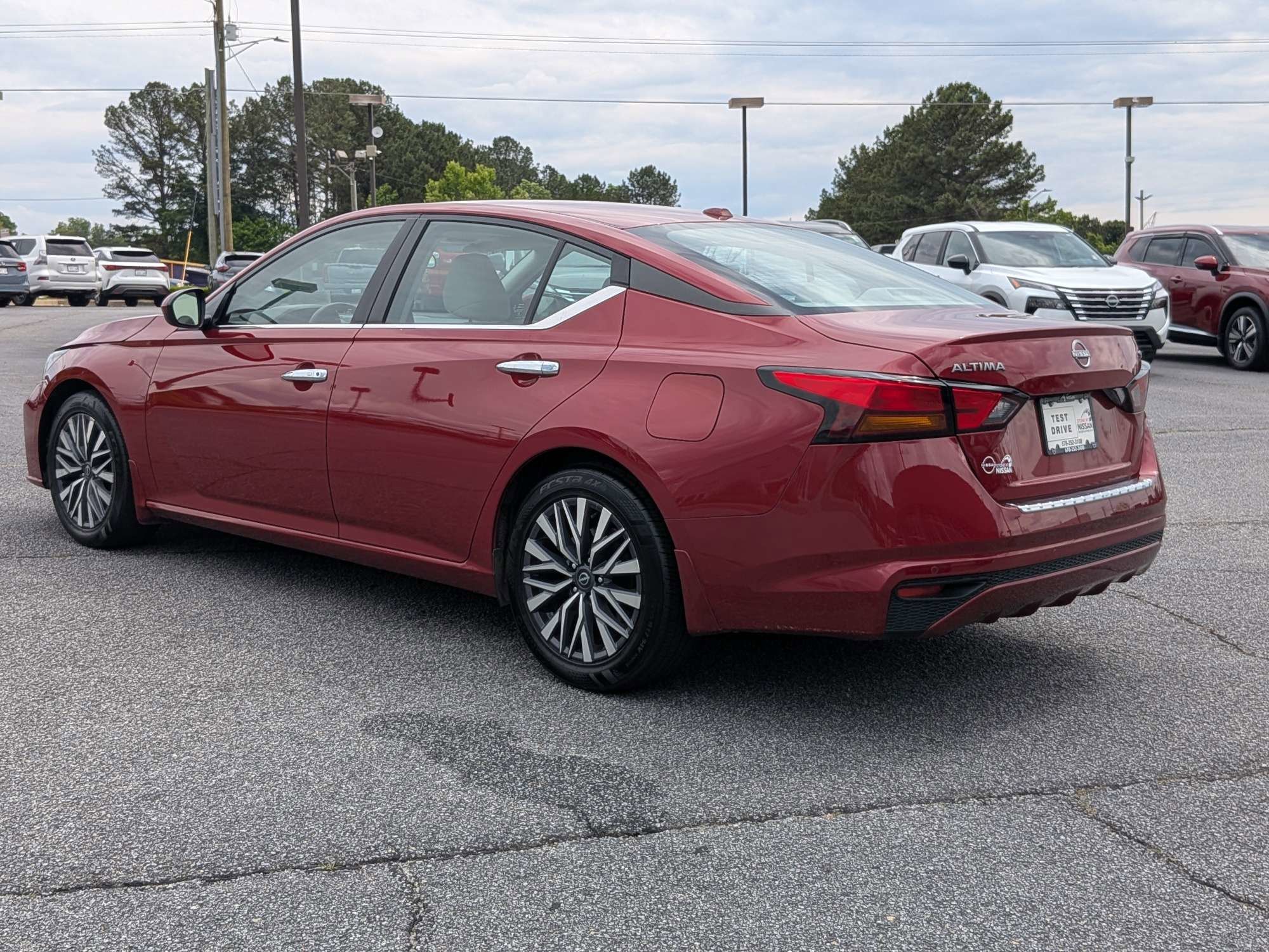 Used 2023 Red Nissan 2.5 SV image 5