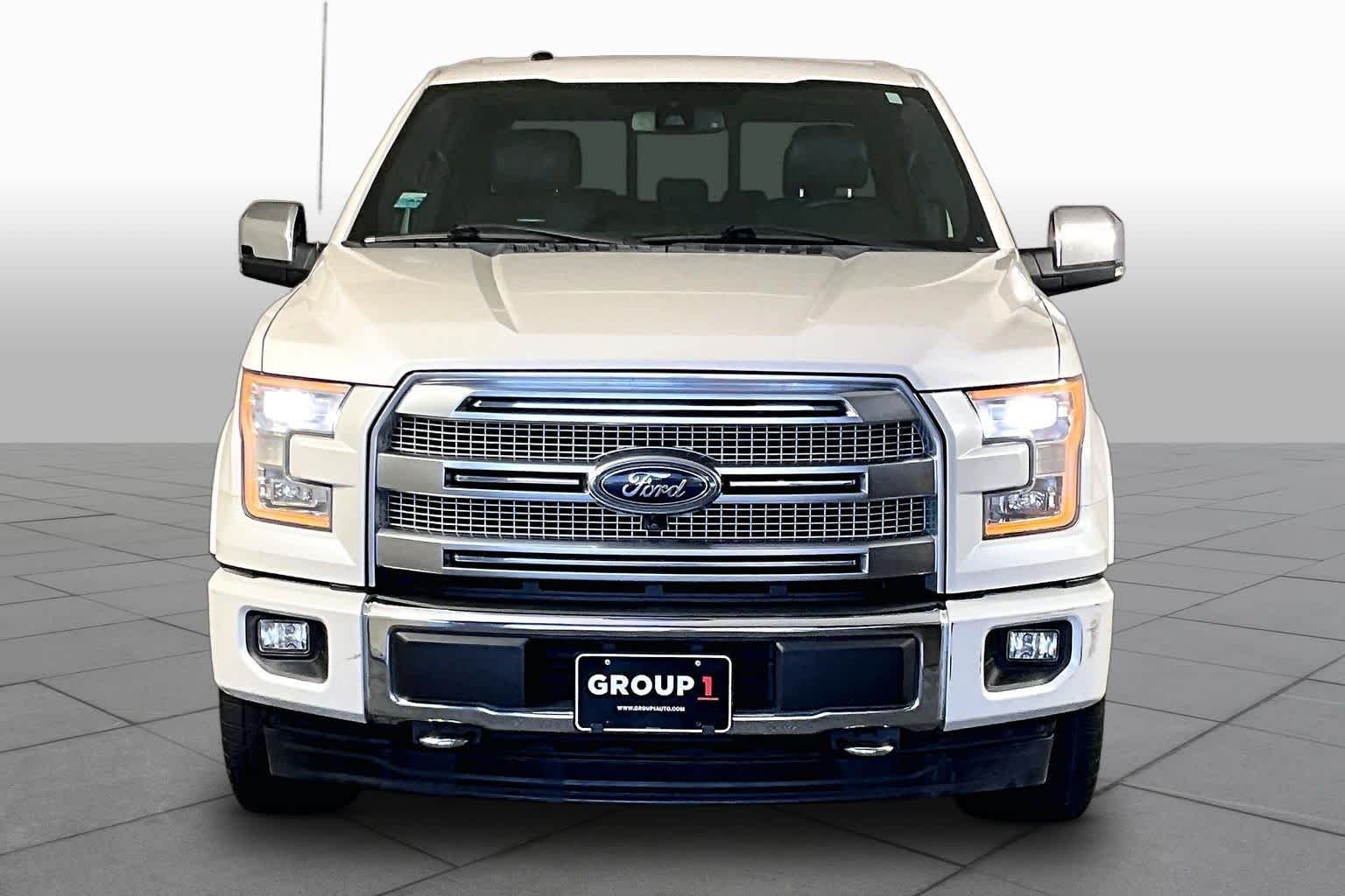 Used 2017 White Platinum Metallic Tri-Coat Ford Platinum image 4