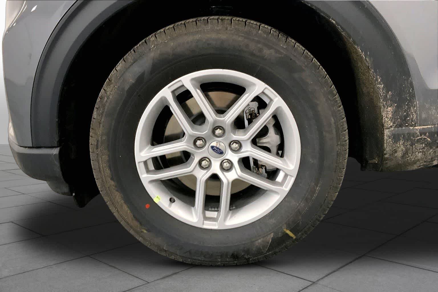 New 2026 Carbonized Gray Metallic Ford Active image 9