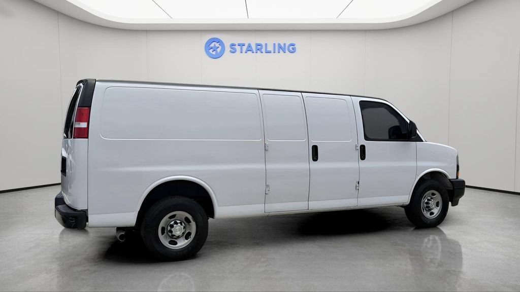 Used 2021 SUMMIT WHITE Chevrolet RWD 2500 Extended Wheelbase WT image 19