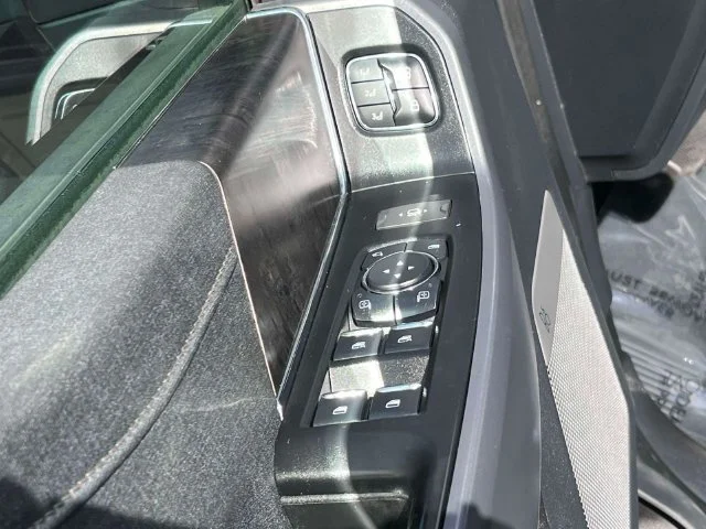 Used 2023 Gray Metallic Ford Lariat image 29