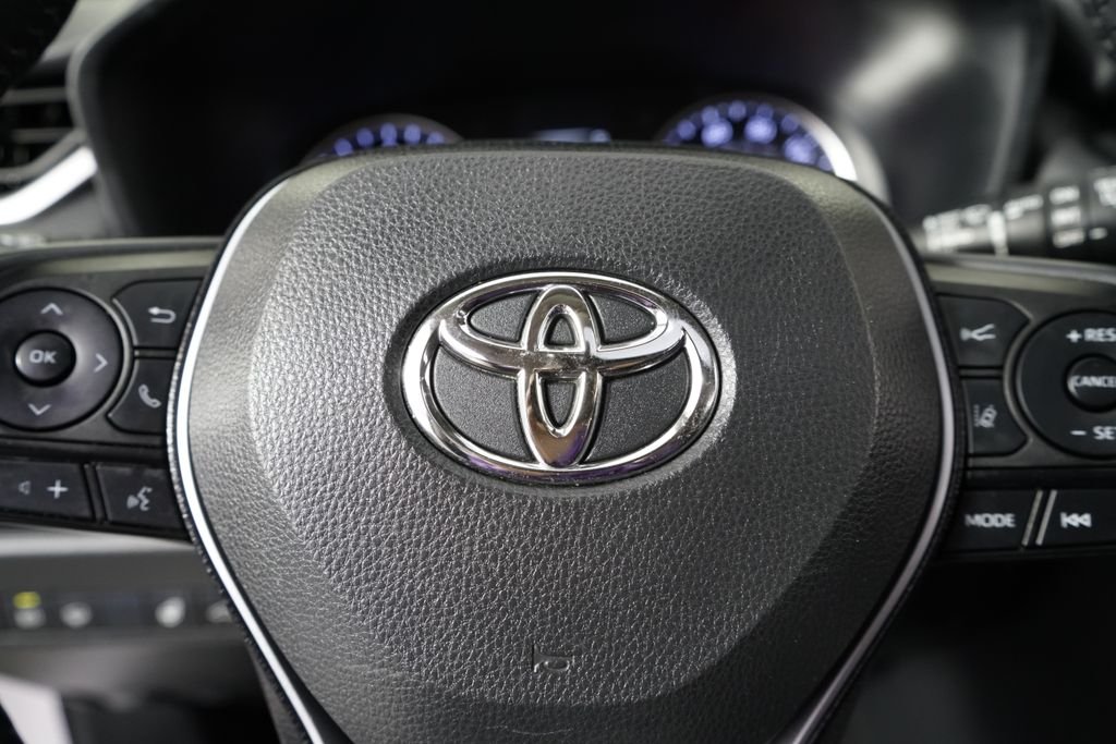 Used 2020 Super White Toyota XLE image 35