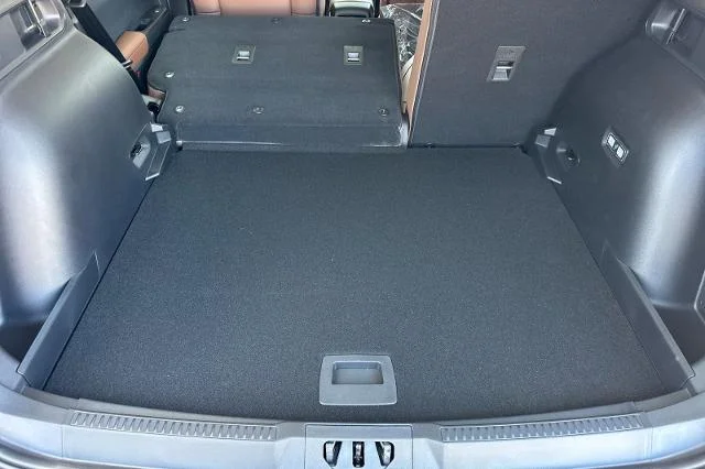 New 2026 Carbonized Gray Metallic Ford Outer Banks® image 35