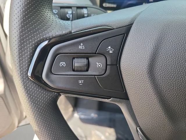 New 2027 Summit White Chevrolet LT image 26